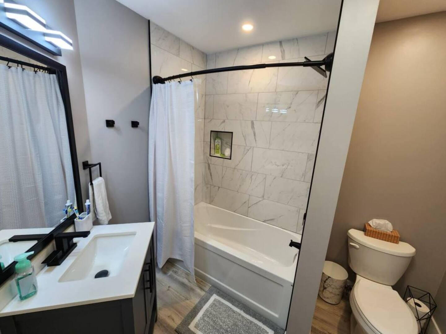 Modern 4 Piece Main Bath