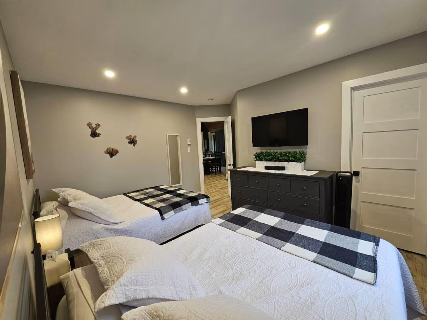 2 x Double Beds / Private Room