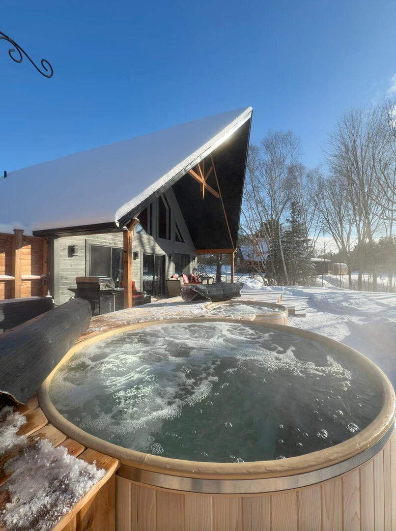 7 Person Cedar Hot Tub